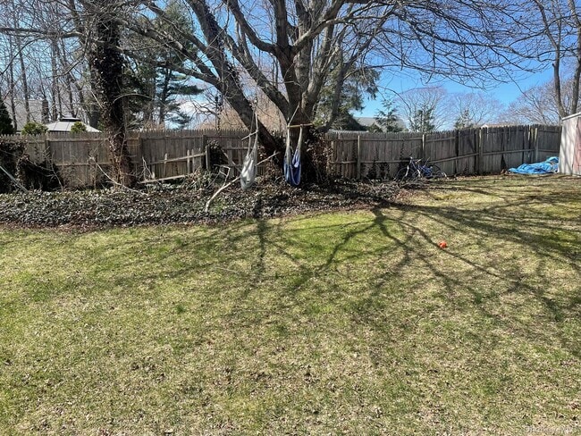 2 Carl St in Lake Ronkonkoma, NY - Building Photo - Building Photo