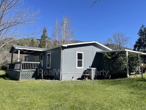 13222 OR-238 in Jacksonville, OR - Foto de edificio - Building Photo