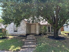 1042 Kim Ln in Mesquite, TX - Building Photo
