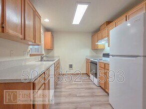 2226 19th Ave in Forest Grove, OR - Foto de edificio - Building Photo