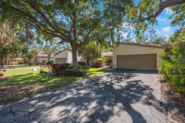 6407 Quail Hollow Pl