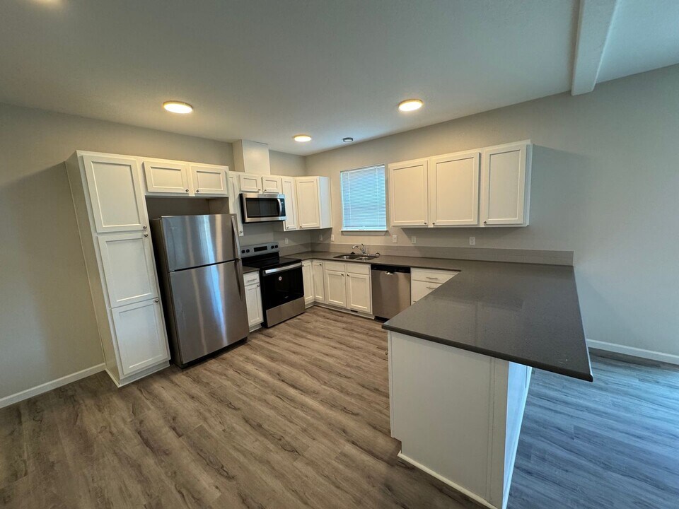 40 Sand Ridge Ct in Lebanon, OR - Building Photo