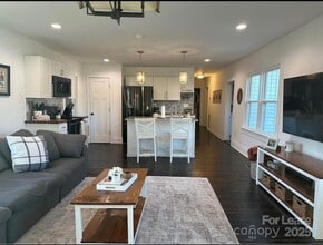 135 Estelle Rd in Mooresville, NC - Foto de edificio - Building Photo