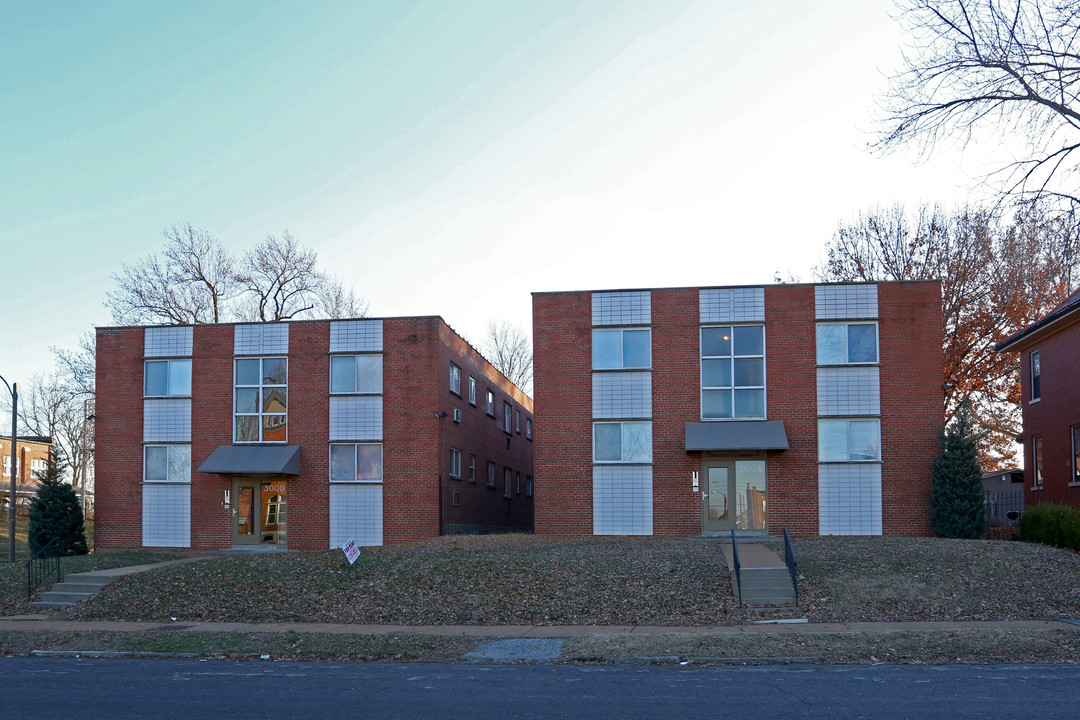 University Place Apartments in St. Louis, MO - Building Photo