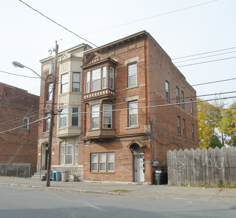 245 9th St in Troy, NY - Building Photo