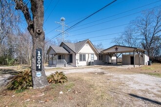 1007 E Main St in Tomball, TX - Building Photo - Building Photo