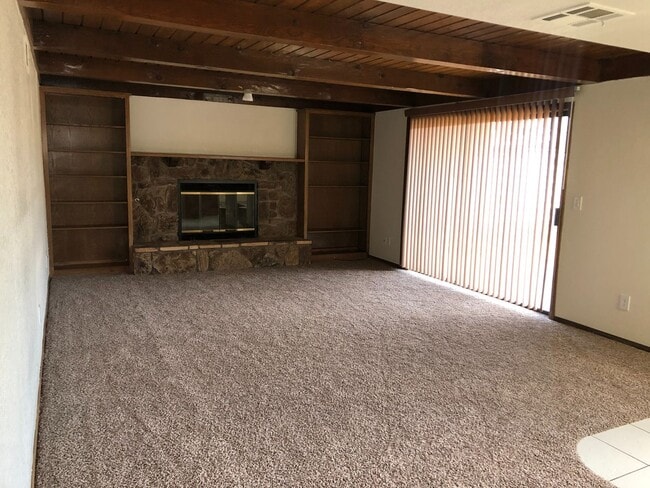 13445 Sea Gull Dr in Victorville, CA - Building Photo - Building Photo