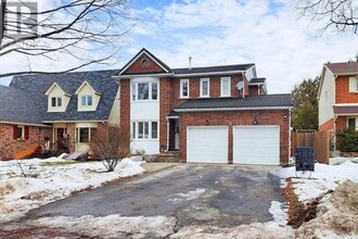 32 Hollingshead Dr in Aurora, ON - Building Photo - Building Photo