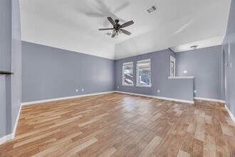 10514 Lauren Creek Dr in Baytown, TX - Building Photo - Building Photo