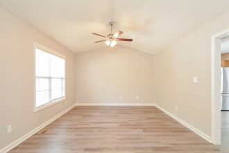 1256 Grovewood Dr in Clayton, NC - Foto de edificio - Building Photo