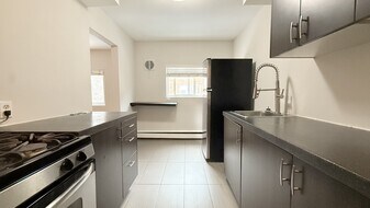 23 McClary Ave in London, ON - Building Photo