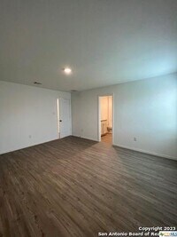 13819 Llama Pl photo'