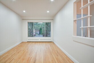 2959 Somerset Rue in St. Laurent, QC - Building Photo - Building Photo