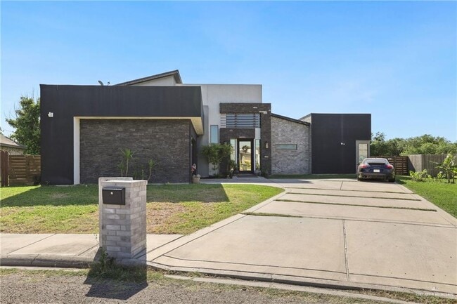 property at 1005 W I St