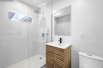 551 NE 26th St, Unit 3 in Wilton Manors, FL - Building Photo - Building Photo