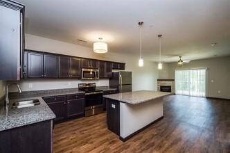 2863 Spring Rose Cir, Unit #203 in Coralville, IA - Building Photo - Building Photo