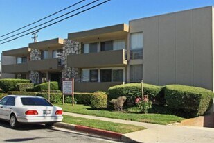 Commodore Apartments in Torrance, CA - Building Photo