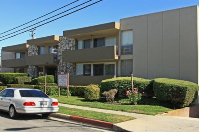 Commodore Apartments