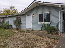 322-324 Williams St in Independence, OR - Building Photo