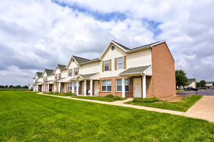 Laurel Terrace in Clyde, OH - Foto de edificio - Building Photo