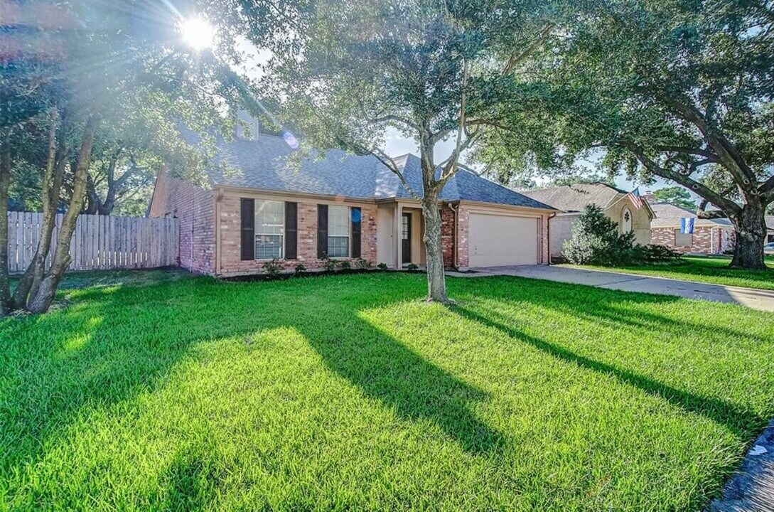 1502 Park Wind Dr in Katy, TX - Foto de edificio