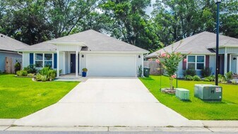 975 Lovebird Ct in Pensacola, FL - Building Photo