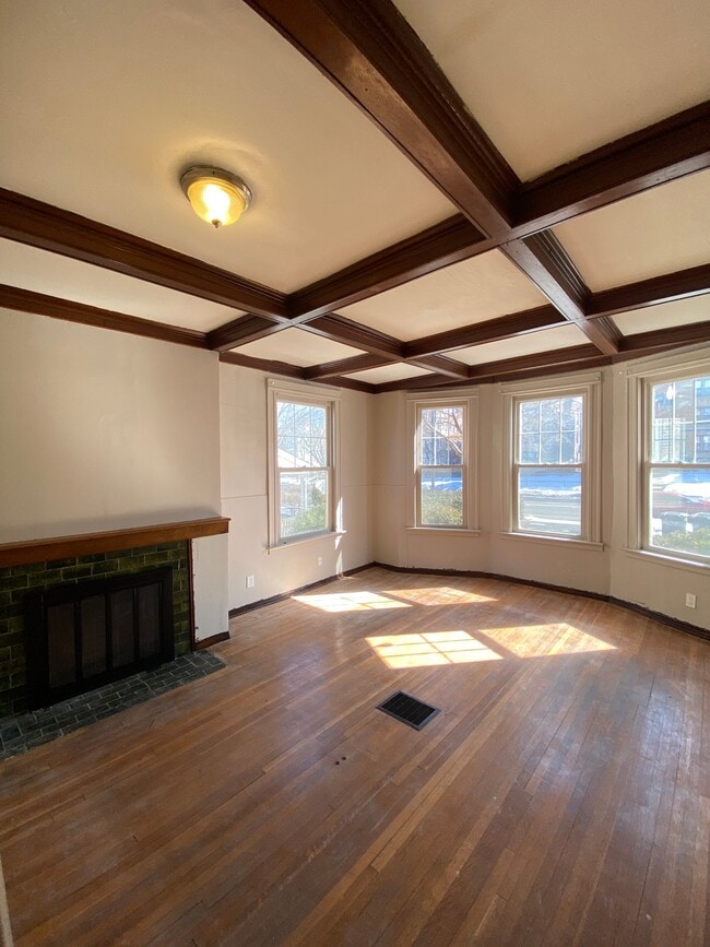 442 Farmington Ave, Unit 1E