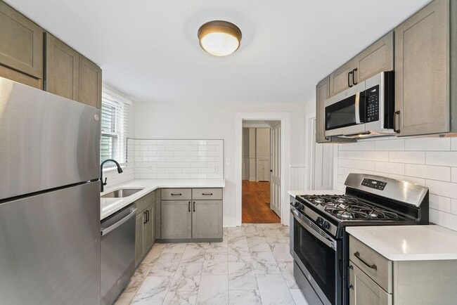 58 Lincoln Ave in Saratoga Springs, NY - Building Photo - Building Photo