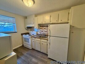 68 Mill St, Unit 8 in Woburn, MA - Building Photo