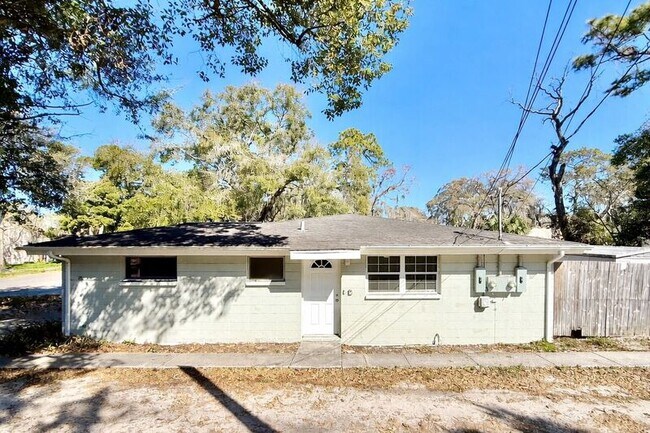 5852 Monroe St in New Port Richey, FL - Building Photo - Building Photo