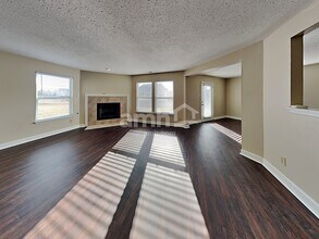 6797 W Raleigh Dr in McCordsville, IN - Foto de edificio - Building Photo