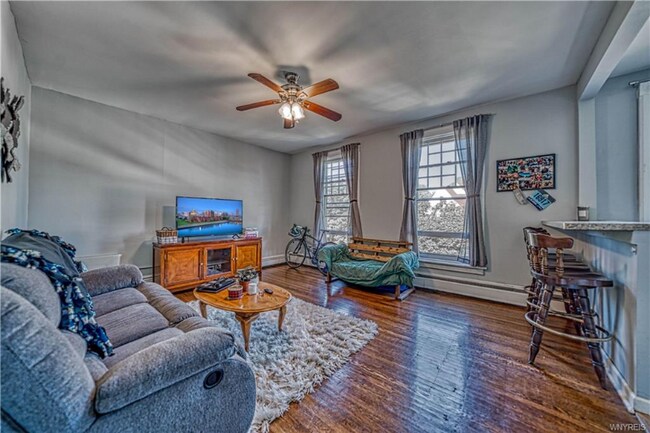 370 Bryant St-Unit -Unit 2 in Buffalo, NY - Building Photo - Building Photo