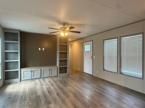 210 Betty St in Conroe, TX - Building Photo - Building Photo