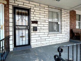 5753 N Beechwood St in Philadelphia, PA - Building Photo