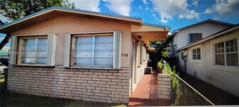 998 E 29th St in Hialeah, FL - Building Photo