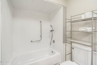 40 Meadow Green Cir in Englishtown, NJ - Building Photo - Building Photo