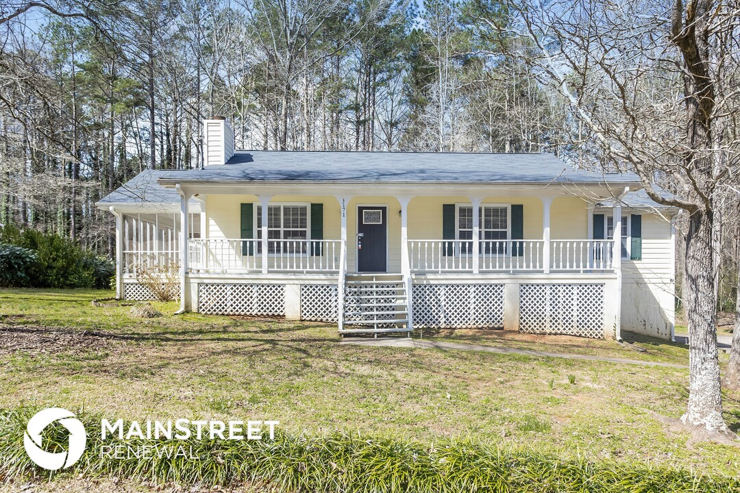3171 Pilgrims Dr in Douglasville, GA - Building Photo