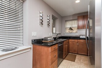 736 Light St in Baltimore, MD - Foto de edificio - Building Photo