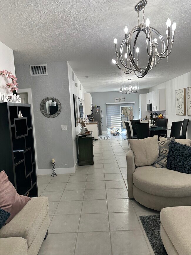 4812 Washington St in Hollywood, FL - Building Photo - Building Photo