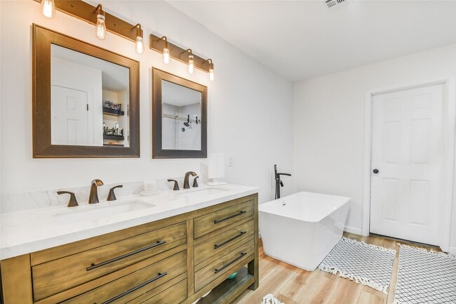 property at 2550 Roy Cir