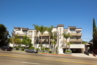 Cahuenga Heights in Los Angeles, CA - Foto de edificio - Building Photo