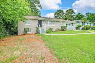 2246 Collins Dr in East Point, GA - Building Photo - Building Photo