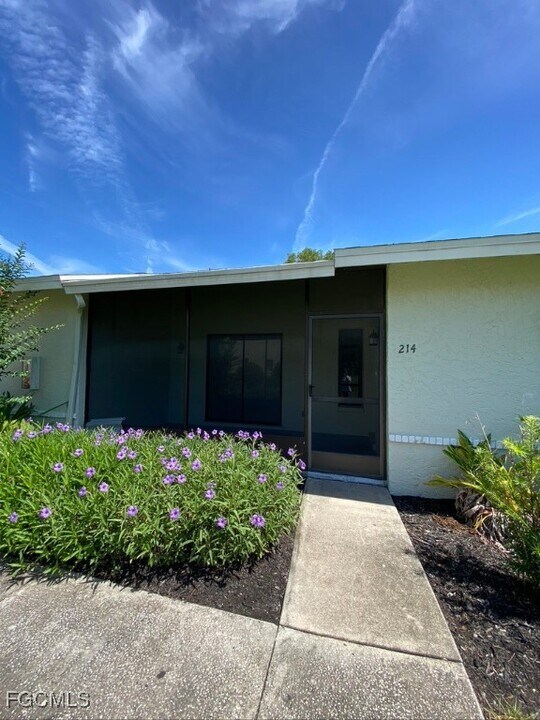 5113 SW 15th Pl in Cape Coral, FL - Foto de edificio