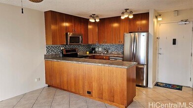 2140 Kuhio Ave. in Honolulu, HI - Building Photo - Building Photo