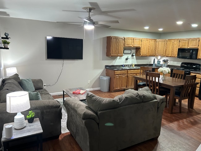 57-63 Iron St in Bloomsburg, PA - Foto de edificio - Building Photo