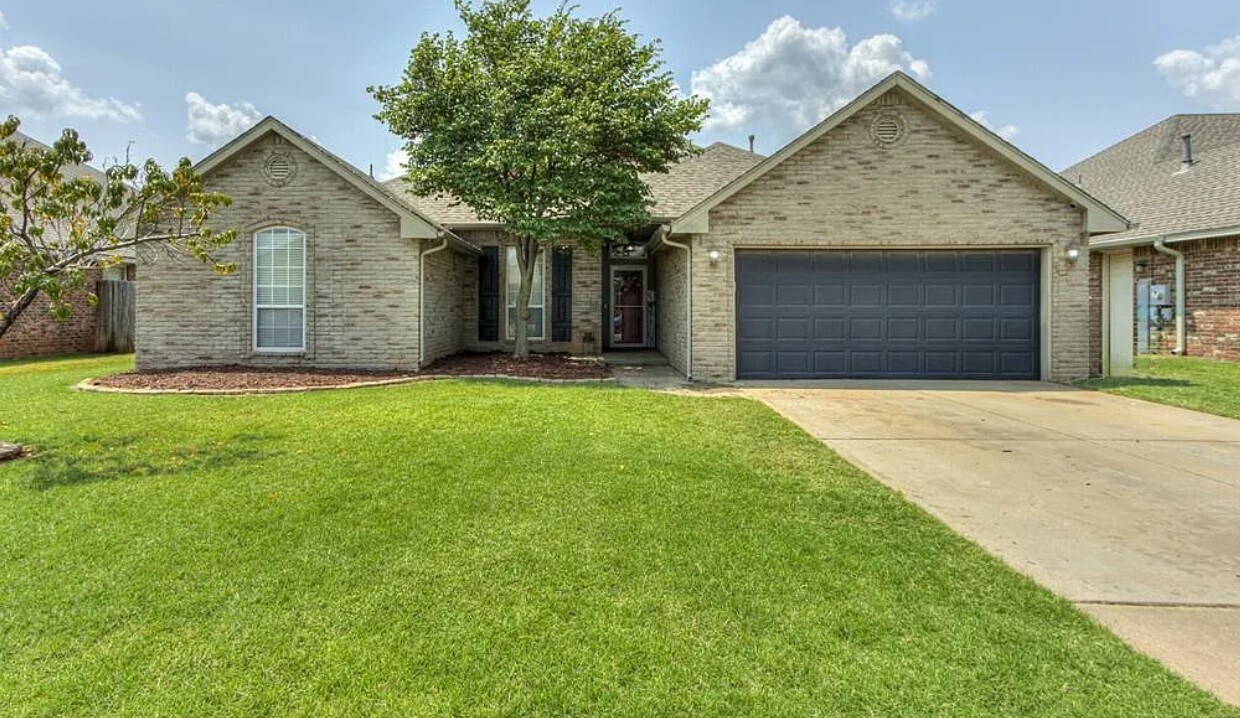 14001 Korbyn Dr in Yukon, OK - Building Photo
