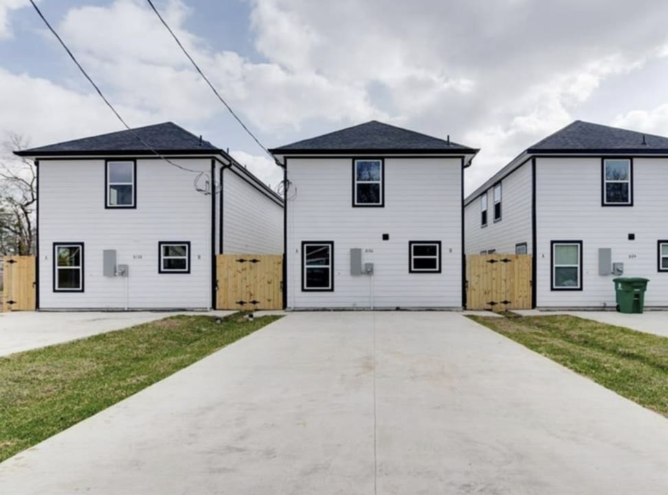 8124 Sterlingshire St in Houston, TX - Building Photo