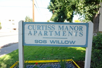 Curtiss Manor Apartments in San Jose, CA - Building Photo - Building Photo