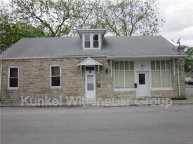 104 S Alton St in Freeburg, IL - Building Photo