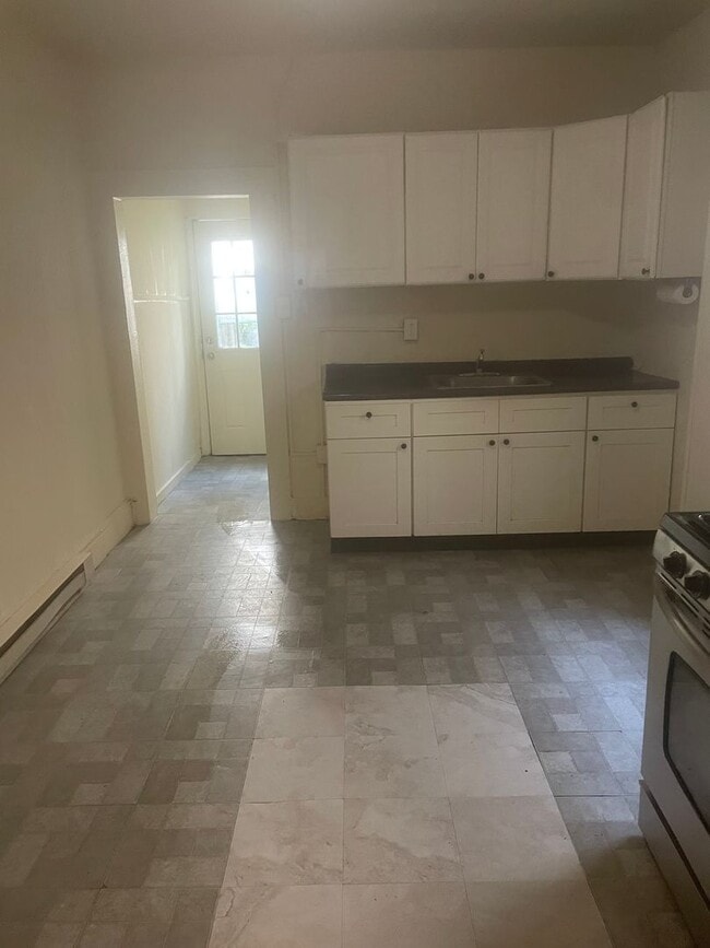 729 W Lafayette St in Norristown, PA - Building Photo - Building Photo